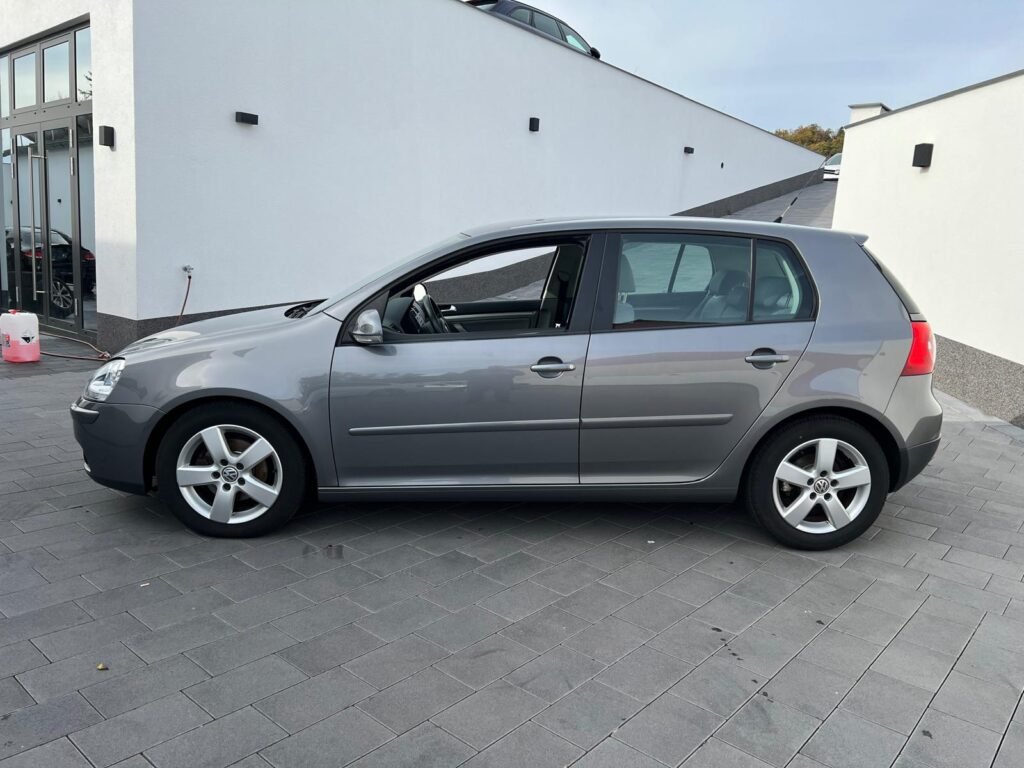 Volkswagen Golf V 1.6  Lim. Sportline