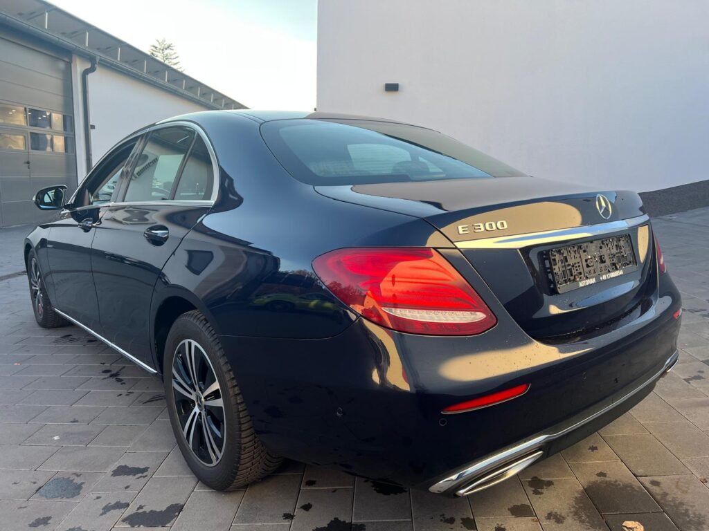 Mercedes-Benz  E300