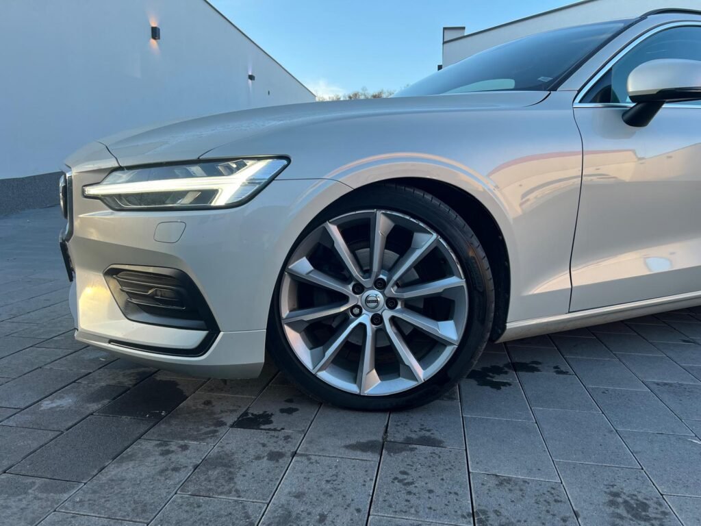 Volvo V60 2.0 B4 D MOMENTUM AUTOMATIK