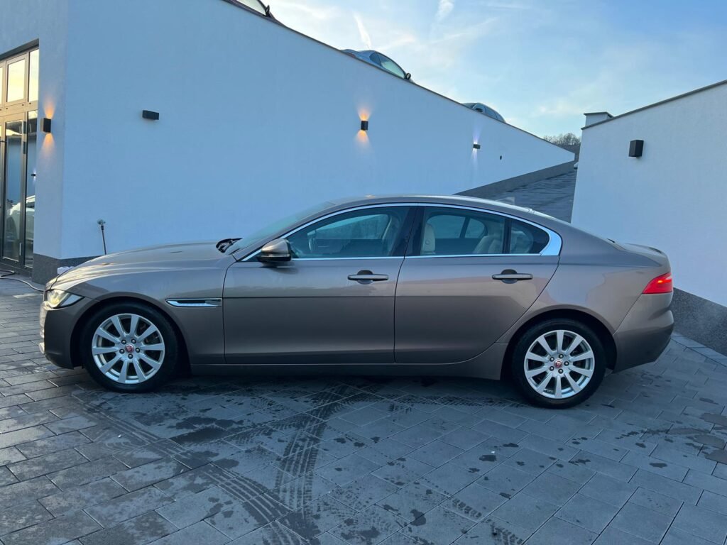 Jaguar Xe 2.0D 180 AUTO