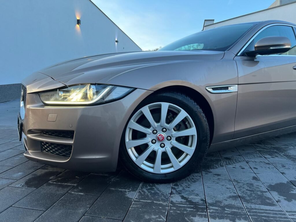 Jaguar Xe 2.0D 180 AUTO