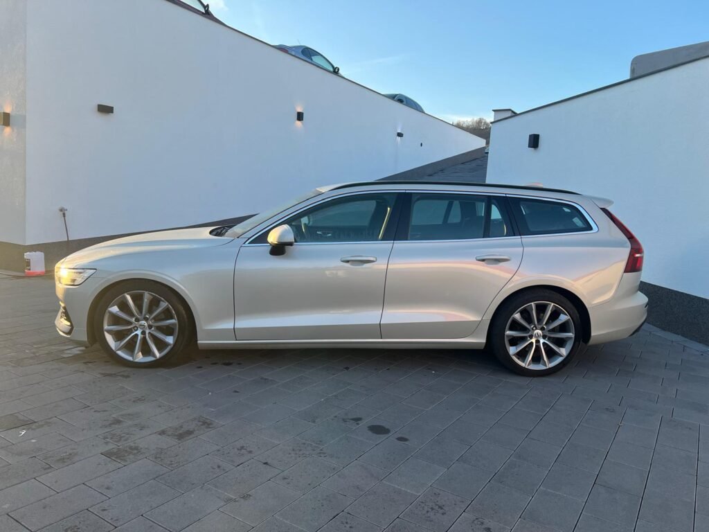 Volvo V60 2.0 B4 D MOMENTUM AUTOMATIK