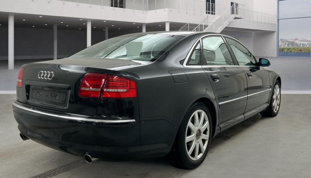 Audi A8 3.7 QUATTRO TIPTRONIC