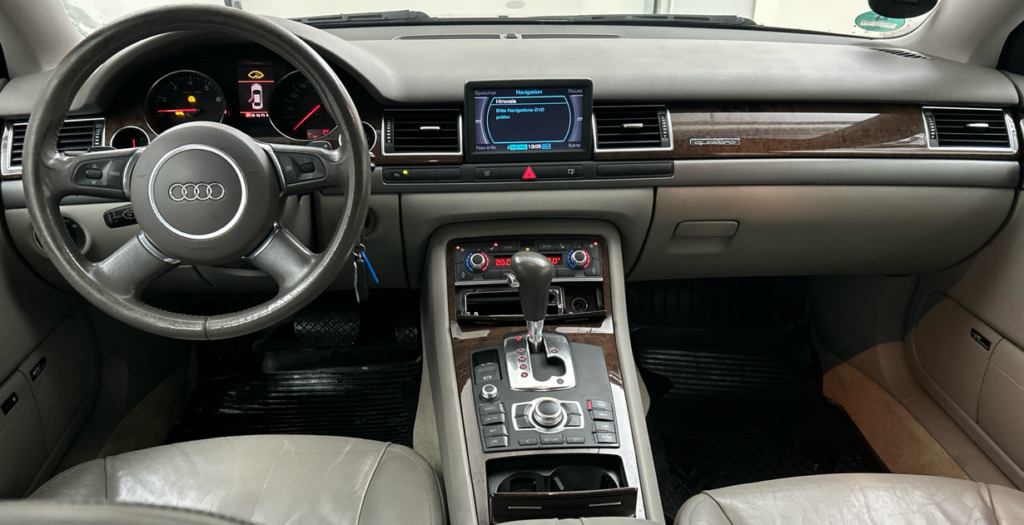 Audi A8 3.7 QUATTRO TIPTRONIC