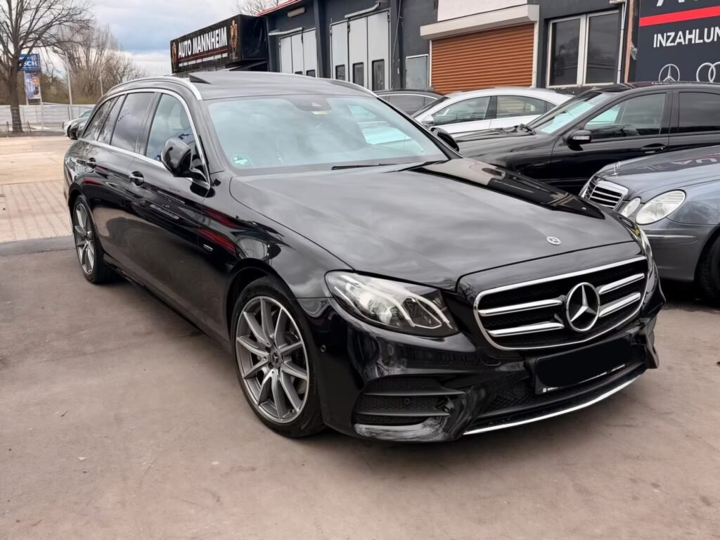 Mercedes-Benz E 220D AMG LINE