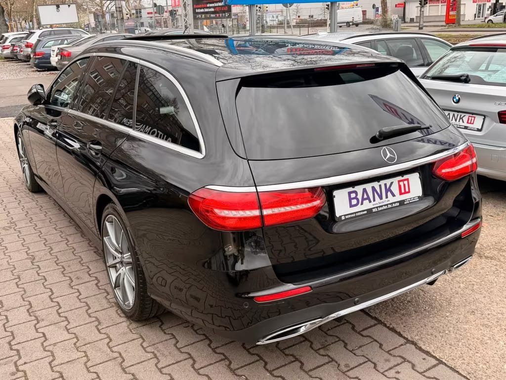 Mercedes-Benz E 220D AMG LINE