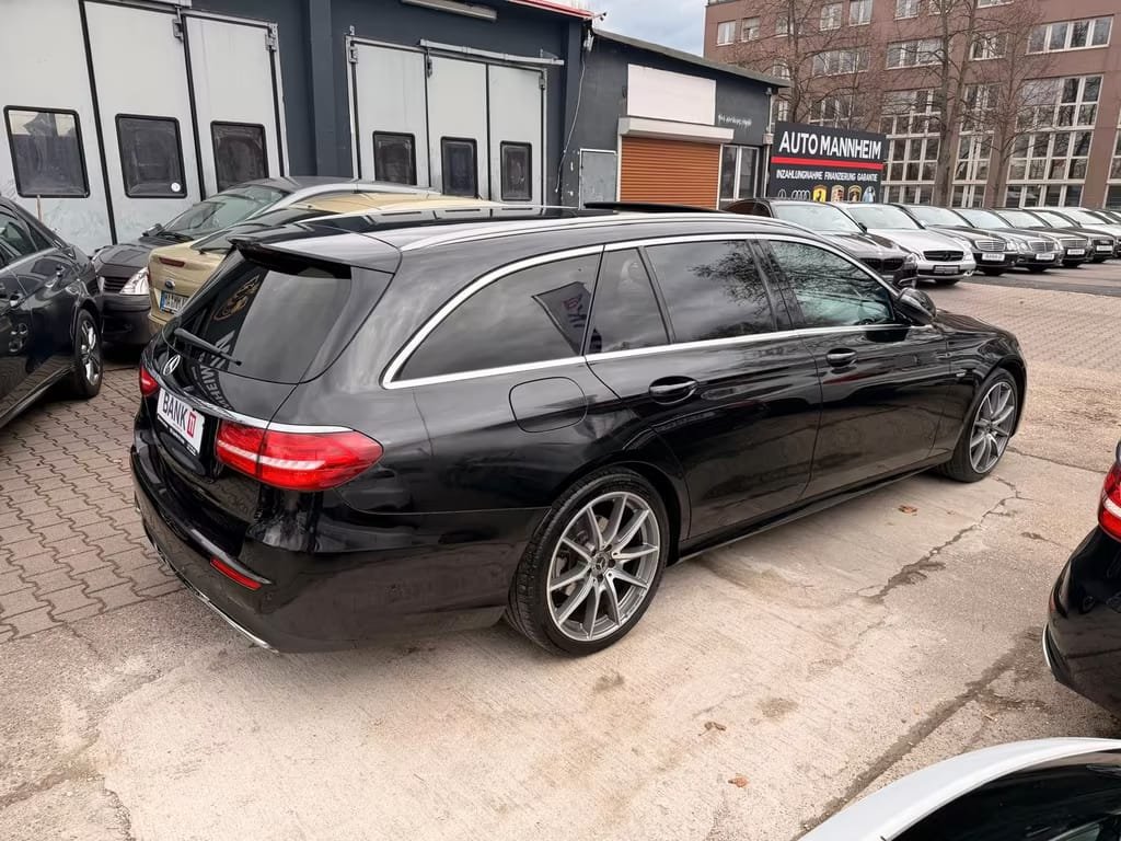 Mercedes-Benz E 220D AMG LINE